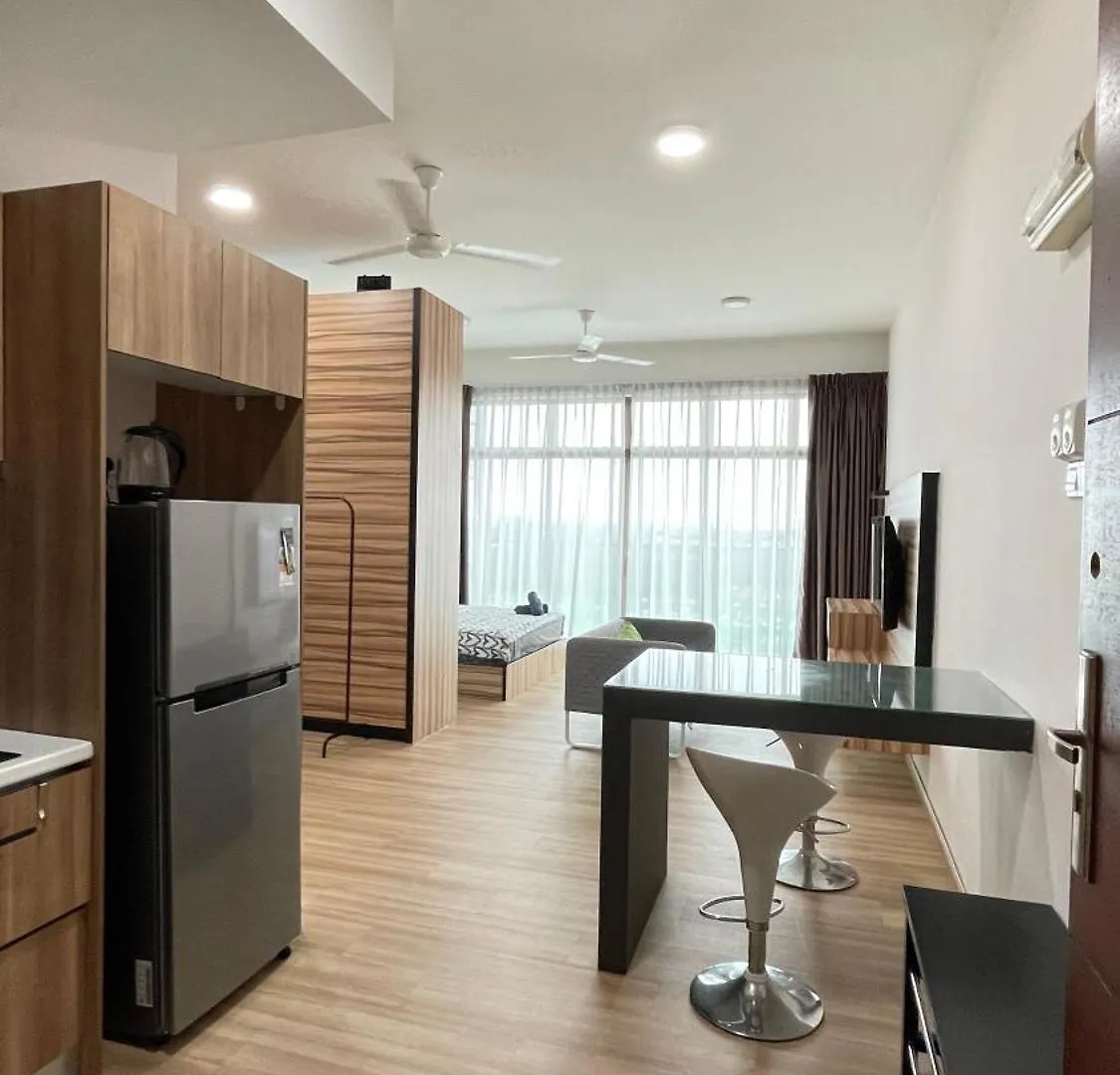 Palazio Serviced Apartment In Mount Austin Near Aeon Ikea Toppen Hsi Τζόχορ Μπάχρου 0*,