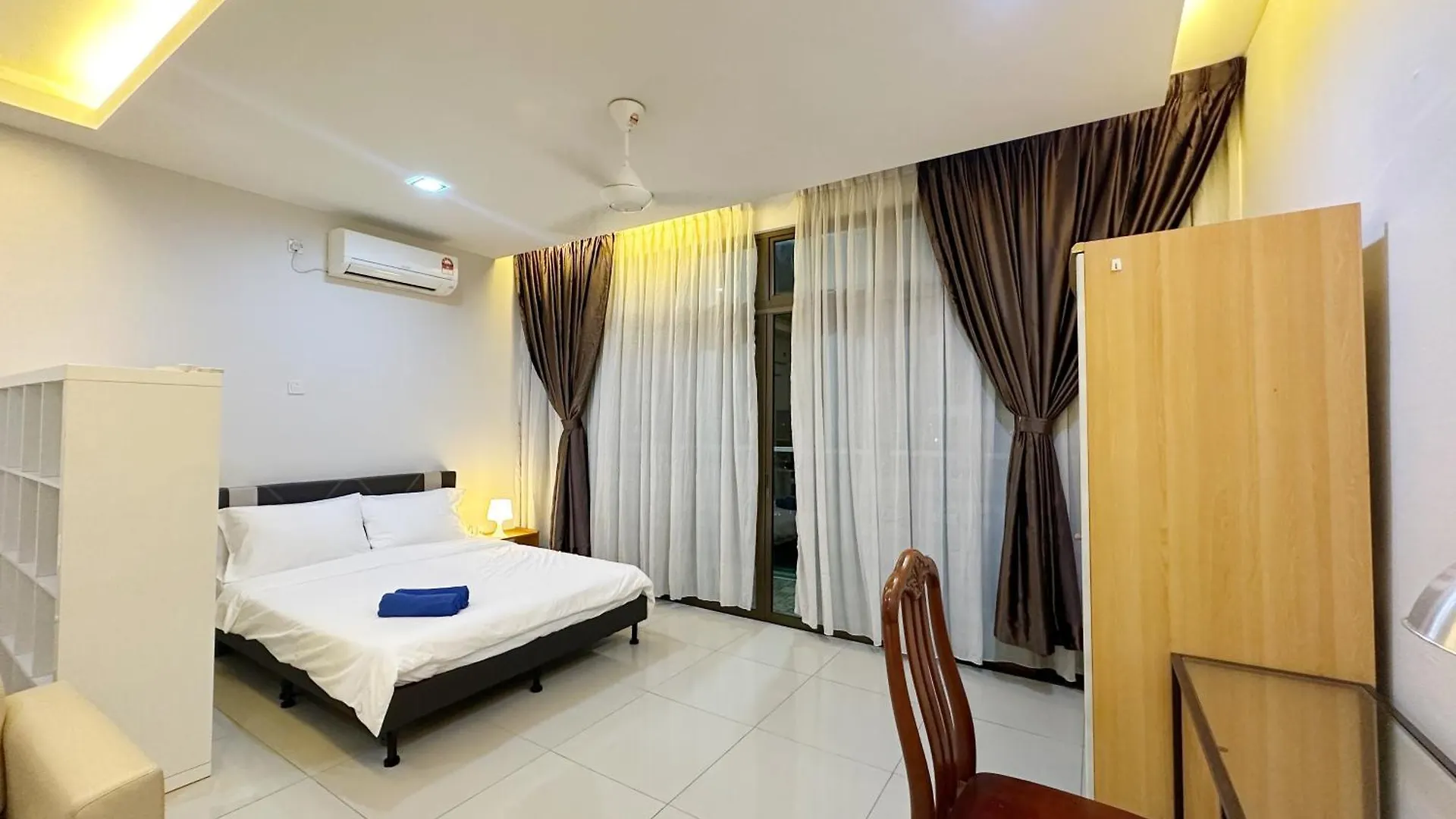 Palazio Serviced Apartment In Mount Austin Near Aeon Ikea Toppen Hsi Johor Bahru 0*,  Malaysia
